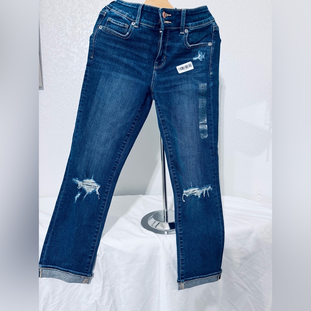 Women's Distressed Blue Jeans
4 long and stretchy